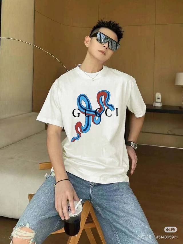 资讯 古驰 Gucci 蛇年限定新款宽松休闲圆领套头短袖T恤 情侣款+15配礼盒 包装不支持退换