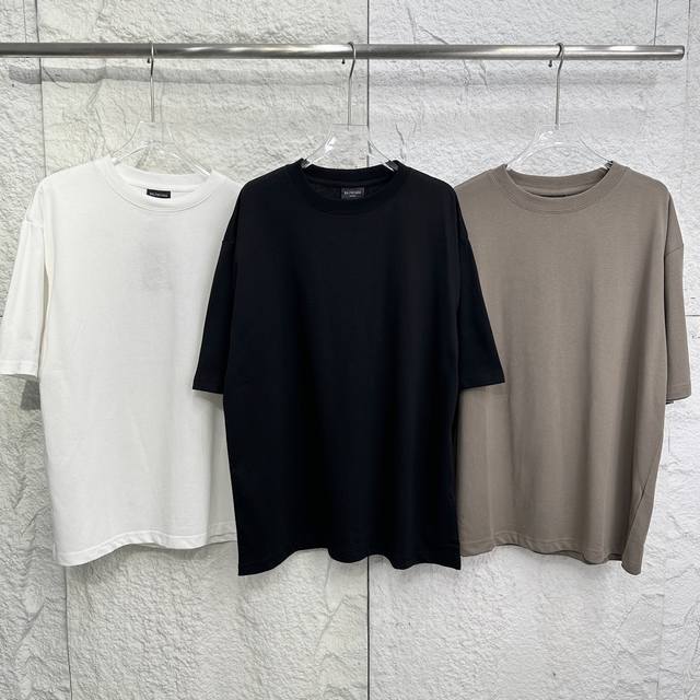 balenciaga巴黎世家 Ss25 环保系列印花圆领短袖T恤 常规版型 男女同款 时尚界的弄潮儿们 Balenciaga巴黎世家这款字母Logo几何图案印花