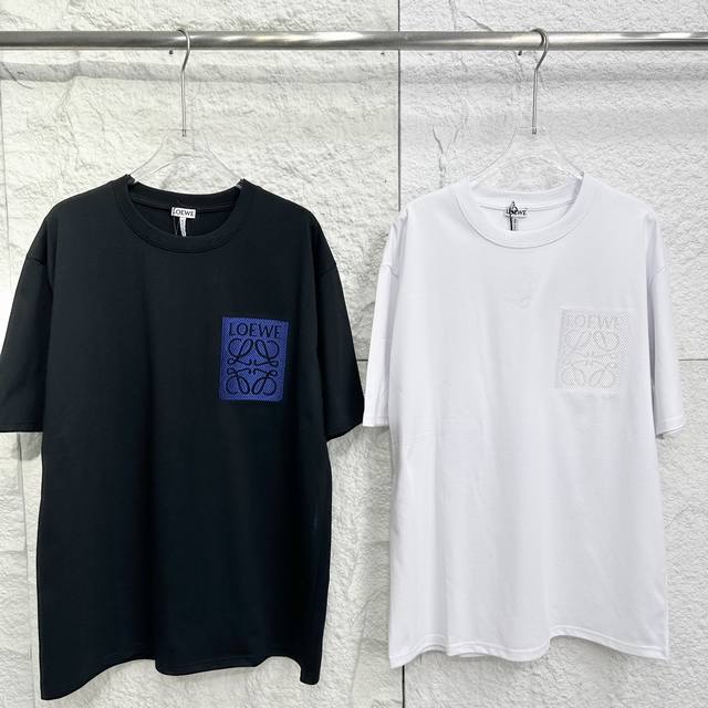 罗意威 Loewe 25Ss 宽松休闲重工刺绣假口袋短袖T恤男女同款 宽松的版型不挑身材 尽情拥抱自在与舒适 无论你是苗条身形还是健硕体格 都能轻松驾驭 演绎独