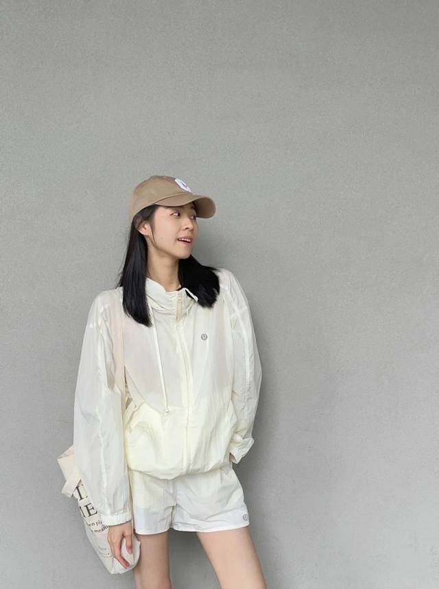 Lululemon 露露乐檬 夏日必备 Lululemon 2025 淡黄色防晒两件套太绝啦 宝子们 今天必须给你们分享我挖到的 Lululemon 2025