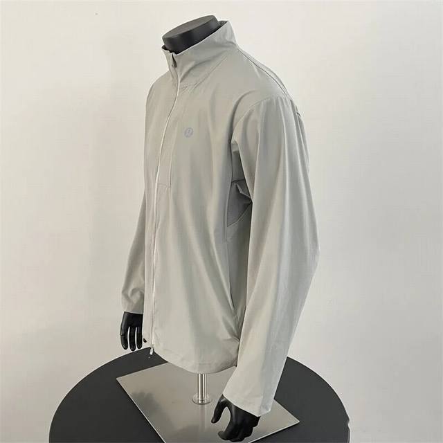Lululemon 露露乐檬 夏日防晒神器 Lululemon 防晒衣太绝啦 宝子们 今天必须给你们分享我最近挖到的 Lululemon 宝藏夏季防晒衣真的谁穿