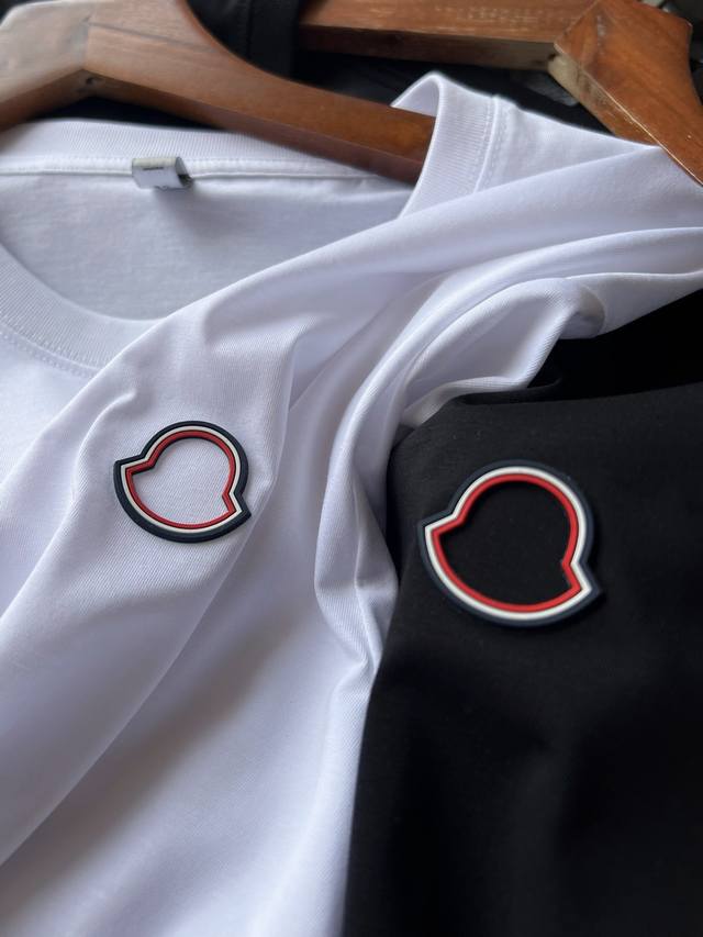 顶级80支桑蚕丝 人气爆款 Moncler 蒙口专柜新品桑蚕丝圆领T恤 恒隆在售千元级 款号 5531 蒙口家今年最新高端80支桑蚕丝面料 高端奢华面料 拿到手