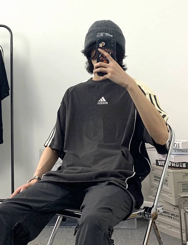 adidas阿迪达斯夏季美式风基础款纯棉拼接休息短袖男女同款夏季款 ~220克透气纯棉双纱面料 ~拼接设计 三条杠装饰 拼接处理 ~刺绣Loog 深灰色 尺码