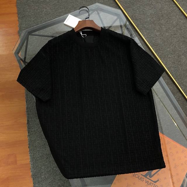 givenchy纪梵希 2025春夏新款暗纹提花毛巾短袖T恤 原版面料高版本高品质 网红明星同款 定制全棉毛巾面料满印提花工艺官方同款 质感舒适度都是拉满的 上