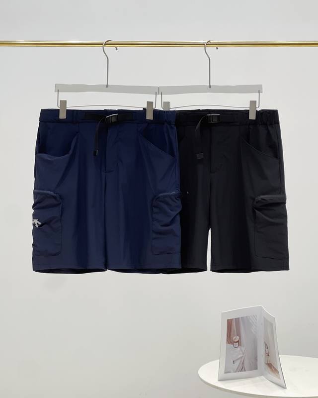 迪桑特 Descente速干轻量耐磨快干户外登山徒步薄款软壳口袋短裤 专业户外级 透气轻量耐用功能多样立体剪裁 面料核心科技 88的锦纶12的氨纶 高强度四面弹