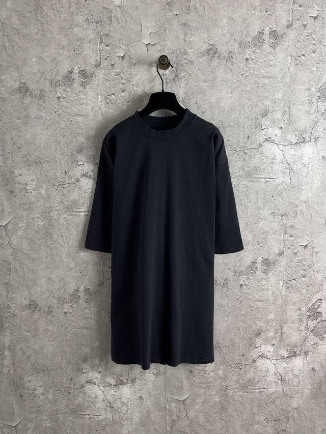 纯原臻品 原版复刻 balenciaga巴黎世家Blcg 25S S新品 水洗黑色大破洞 废土风格 后背发泡字母Logo印花 水洗复古做旧破坏边工艺高街情侣短袖