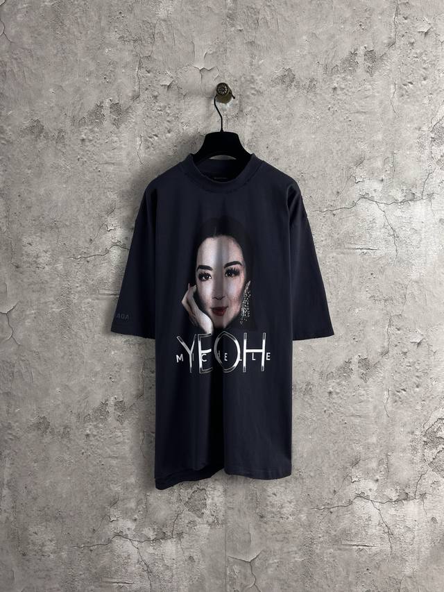 纯原臻品 原版复刻 balenciaga巴黎世家Blcg 25S S新品 Yeoh联名 杨紫琼人像 正版人物康丽印花 铁灰色复古大破洞 水洗复古做旧破坏边工艺高