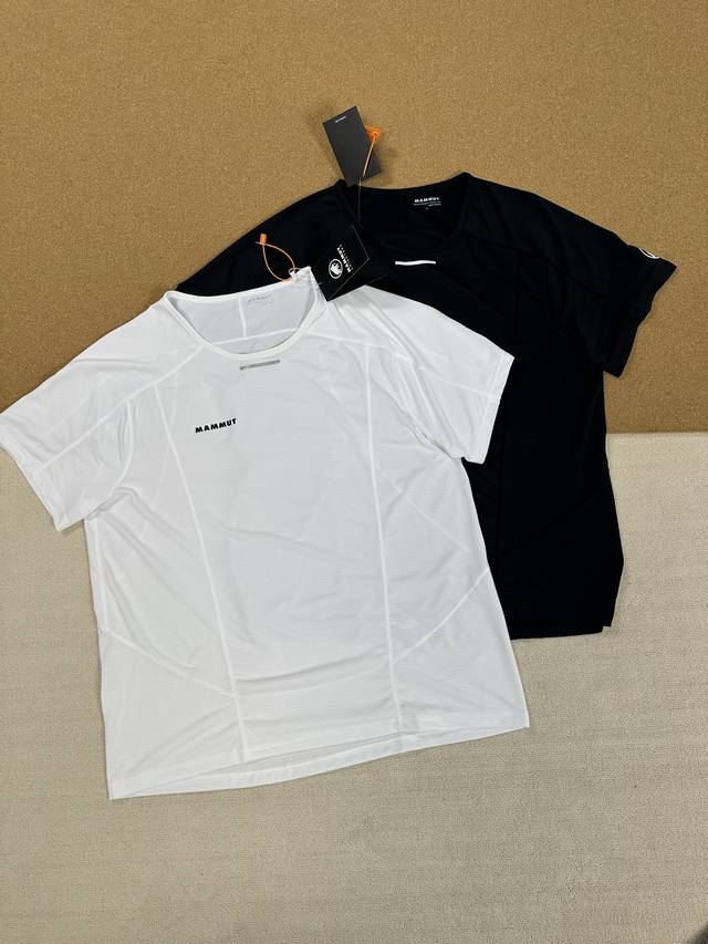 mammut 猛犸象 25Ss 同款男子运动跑步健身训练速干短袖T恤 颜色 黑色 白色 尺码 M L Xl 2Xl 3Xl 全身重工四针六线工艺+3D裁剪拼接工