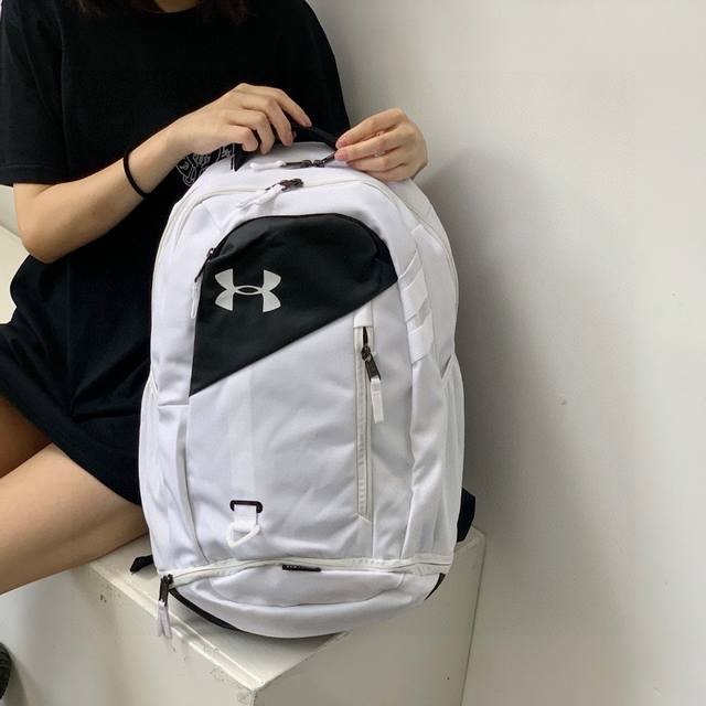 ua安德玛拼接侧Logo双肩包篮球包男女情侣款书包 包包容量超级大 多个储物隔层 内置电脑夹层电脑夹层 底部鞋仓设计可放置鞋子篮球等 底层拼接pu设计 大大增加