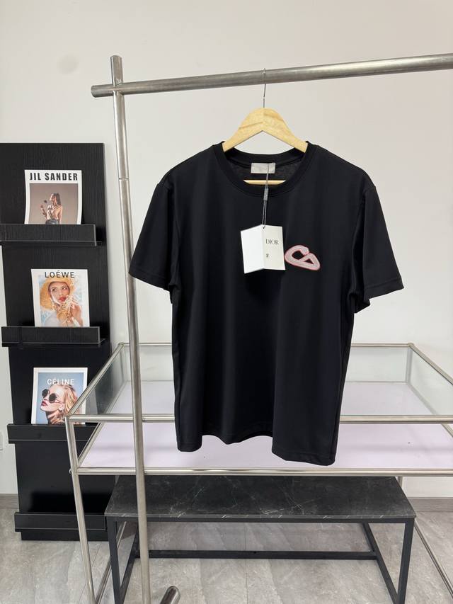 dior X Kaws 2025 蛇年新年限定 dior与Kaws合作的2025春季联名胶囊系列 Out Ofoffice 已经正式发布 这个系列由 Dior男