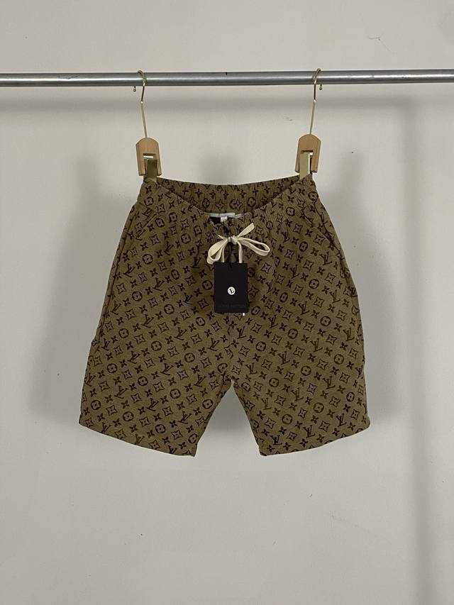 lv暗纹满印提花牛仔短裤 louisvuitton 官网一致款式 面料 纯棉竹节棉精品面料 内里包边包条 精美绝伦 大厂流水做工 无线头 整齐 细节完美 配套