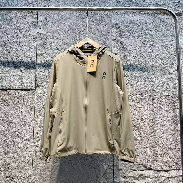 on昂跑男士夏季运动连帽外套 防晒衣 皮肤衣 防水透气Upf70紫外线防护 品质超级好 浅灰 白色 卡其 墨兰 s肩宽45胸围110衣长68袖长63 m肩宽47