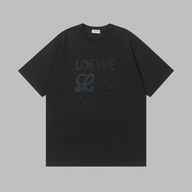 loewe25新款T恤 刺绣浮雕工艺 3D 立体感十足 绝绝子 细节 走线工整 肉眼可见的重工刺绣 高级感与设计感狠狠拿捏 时尚百搭款 采用的是 300 克重