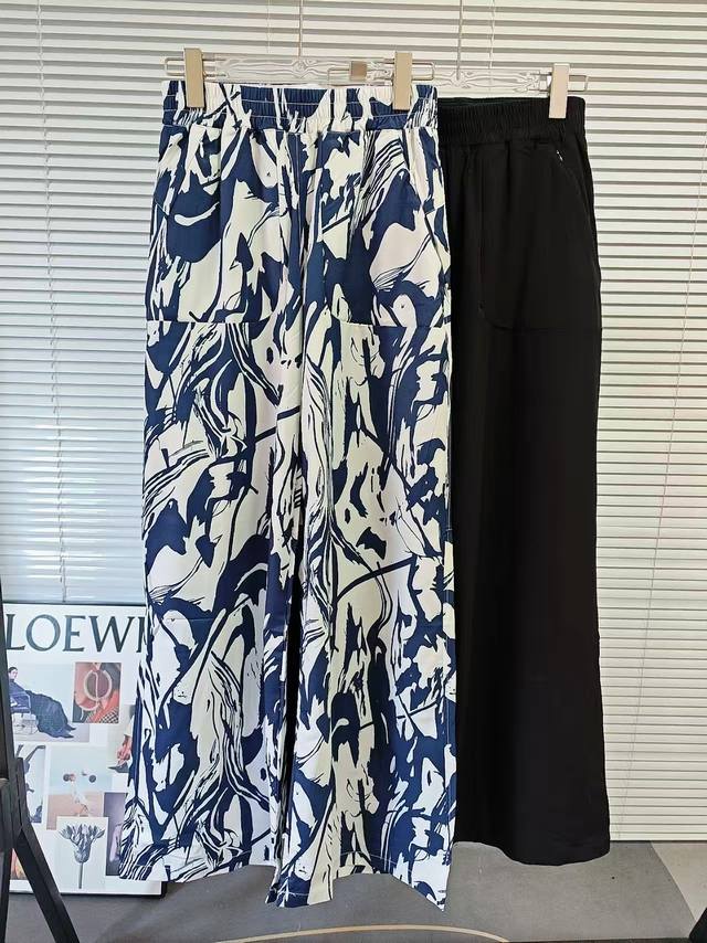 Lululemon Swift Wide Leg大名鼎鼎的青花瓷花裤裤 作为花裤子爱好者怎么可能不入呢 今年Lulu的阔腿裤这个宽松度这个面料太酥糊啦 搭配一个