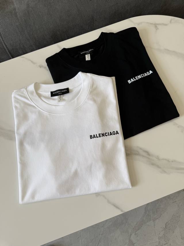 balenciaga巴黎世家 前后字母Logo印花圆领套头短袖T恤 宽松版型 -面料采用260G纯棉面料 达到透而不露的黄金平衡点 完美规避透视尴尬 成衣尺寸稳