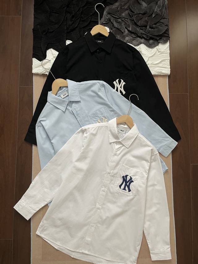 mlb Ny洋基队 Gw同步 简约潮流 Ny刺绣长袖衬衫 精选高支棉混纺面料 质地细腻柔软 亲肤透气 春秋季节穿着舒适无负担 兼具挺括感与垂坠感 打造利落剪裁效