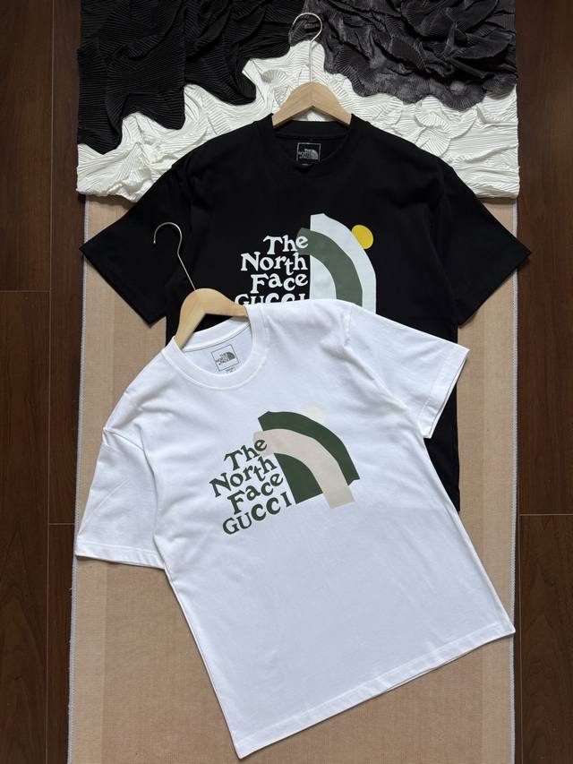 thenorthface北面 夏季新款欧洲站 古驰联名 圆领短袖T恤 男女同款 -面料采用260G纯棉面料 达到透而不露的黄金平衡点 完美规避透视尴尬 成衣尺寸