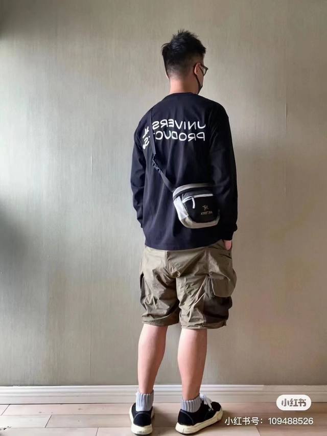 资讯图5 -黑色拼卡其色