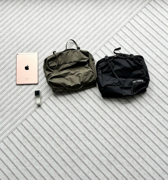 原版高品质Index Gear Organizer 10L防水收纳洗漱包 尺寸 33*23Cm 颜色黑色 军绿色 尼龙材质 防水耐磨 可塑性强 展开Ab面 双5