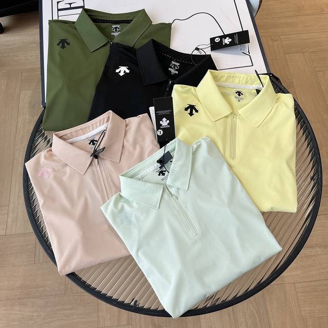 半拉链冰丝无痕polo 迪桑特 Descente户外速干半拉链无痕翻领polo衫 分男女款 材质 无痕冰丝速干面料 领型 翻领 袖长 短袖 厚薄 薄 版型 标准