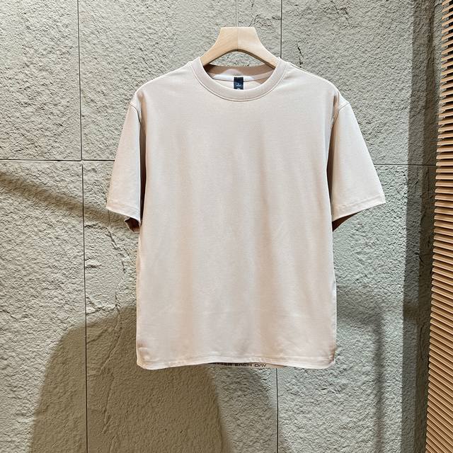 蜜瓜绿 有点卡其色