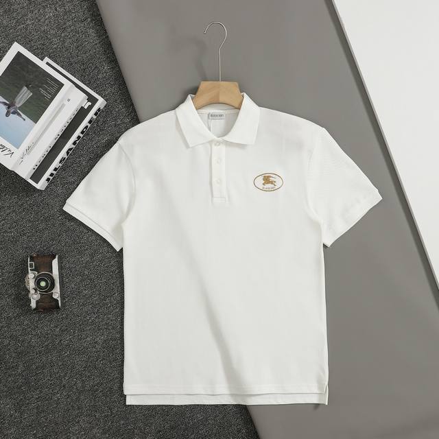 上新 顶级版本 巴宝莉 2025Ss夏季新款胸口经典战马刺绣小标图案翻领polo短袖衫 高端版本 专柜定制280G纯棉珠地面料 透气舒适度高 细节无可挑剔 品牌