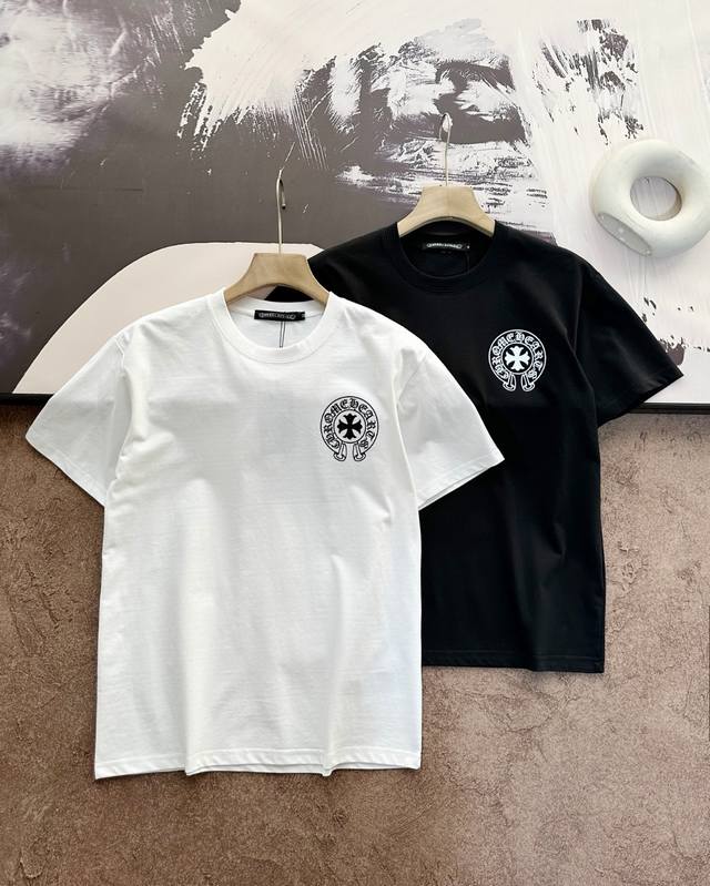 上新 chrome Hearts 克罗心 25Ss夏新款短袖T恤 男女同款 双面液氨面料升级 采用日本液氨丝光工艺双面处理 液氨技术能使棉纤维膨胀后收缩 比普通