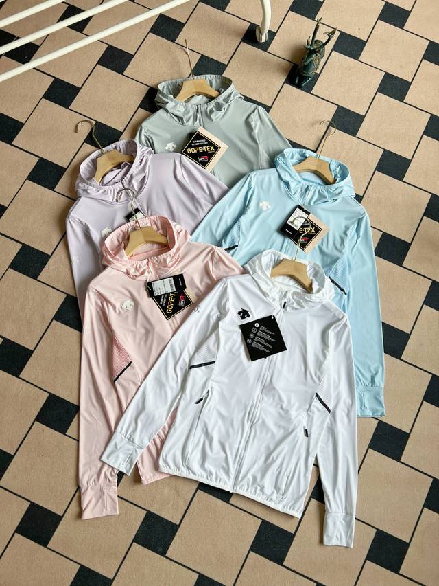供 实拍图 高品质 descente 迪桑特女款五色高品质冰丝皮肤衣 轻薄冰丝防晒皮肤衣 户外通勤的良好选择 轻薄便捷 针对跑步运动休闲设计,弹性透气面料提供运