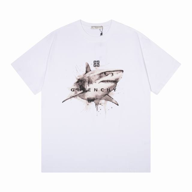 givenchy 纪梵希鲨鱼喷墨印花 面料 240克双纱高密度纯棉面料 - 工艺: 整件衣服采用精密压花工艺 - 男女同款均可驾驭 - 尺码 M L Xl Xx