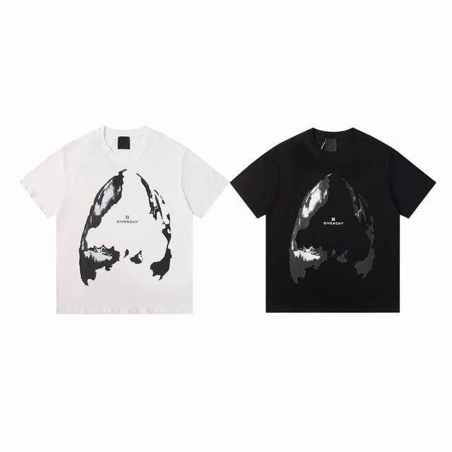 givenchy 纪梵希最新虚影大鲨鱼印花小标 Logo 情侣圆领短袖T恤-面料 240克双纱高密度纯棉面料 - 工艺: 整件衣服采用精密压花工艺 - 男女同款