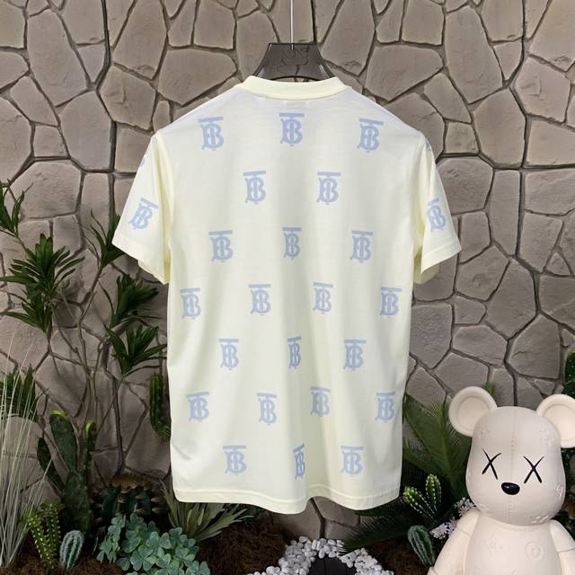 panda版本 供货 #代购级 巴宝莉 Burberry博柏利 满印 专属标识装饰棉质短袖 落肩袖T恤 奶黄 秒杀市面上一切版本 只能说根本就不是一个级别的存在