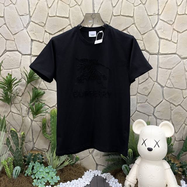 panda版本 供货 #代购级 巴宝莉 Burberry博柏利 植绒Logo 马术骑士纯色字母Logo圆领套头短袖T恤黑色 秒杀市面上一切版本 只能说根本就不是