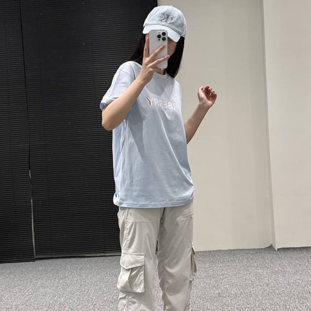 Bbr 短袖字母 Logo 浅蓝色 上身展示 模特试穿 Xs 码 身高 162Cm 47Kg 宽松