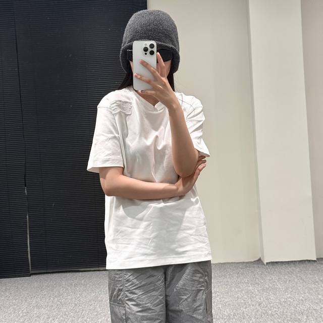 Bbr 短袖 马术骑士小标 白色 上身展示 模特试穿 Xxs 码 身高 162Cm 47Kg 微宽松