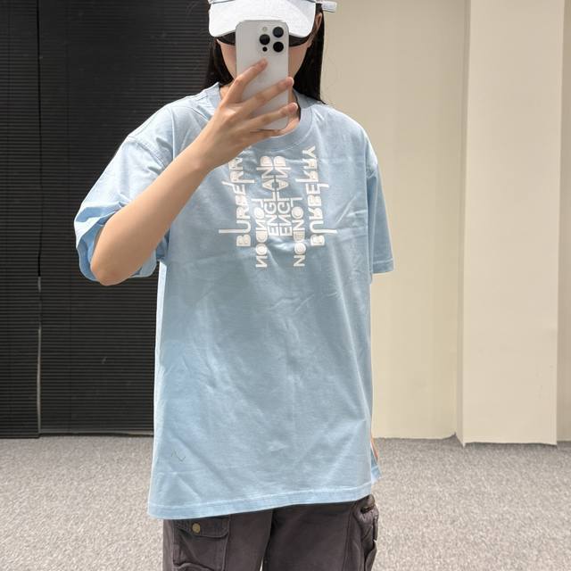 Bbr 短袖 胸前字符印花 浅蓝色 落肩袖 上身展示 模特试穿 Xs 码 身高 162Cm 47Kg