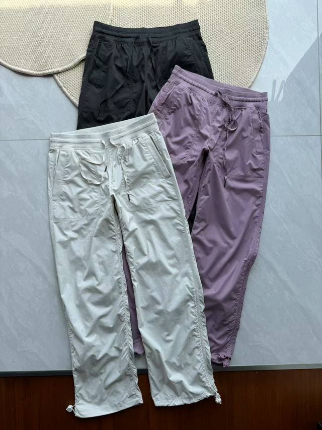 Lulu新款3色女士宽松款中腰长裤 颜色 深灰 白色 紫色 尺码 S-M-L dance Studio 女士宽松款中腰长裤 腰部抽绳 方便调节松紧 口袋设计 带