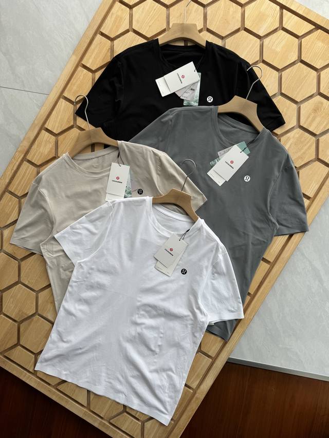 露露夏季情侣款短袖 我们家的露露纯棉T 版型超绝 宽松设计 遮肉又显瘦 大码小码都适配 不管你是梨形 苹果型还是H型身材 穿上它 瞬间气场两米八 轻松凹出时髦造