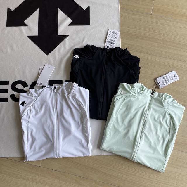 细节图 品质防晒Descente 迪桑特 女款三色连帽专柜轻量防晒连帽皮肤衣外套 采用轻盈速干的功能型面料 具备优异的Upf防晒指数 有效阻隔紫外线侵害 亲肤不