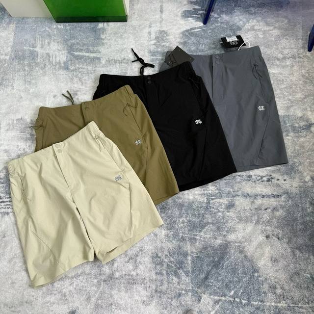 kolon Sport 可隆男女情侣款户外运动机能五分裤透气 防水 弹力 速干短裤 官W在售700+ 很硬的一批货 基础色易搭配 面料质感做工品相都相当完美 懂