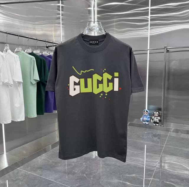 gucci系列 专柜款复古情侣 印花短袖T落肩袖 重磅280G精梳棉材质 透气舒适 版型宽松 进口外贸级专柜印花 随意搓洗不褪色不变形 情侣款 男女同款哦