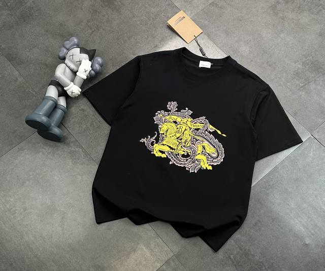 潮牌 巴宝莉Burberry发泡工艺情侣款短袖T恤 后背搭配发泡工艺 240G双纱潮牌专用棉 纹理清晰 质感满满 同缸定染1 1无色差精密纯棉螺纹 层搭叠穿 自