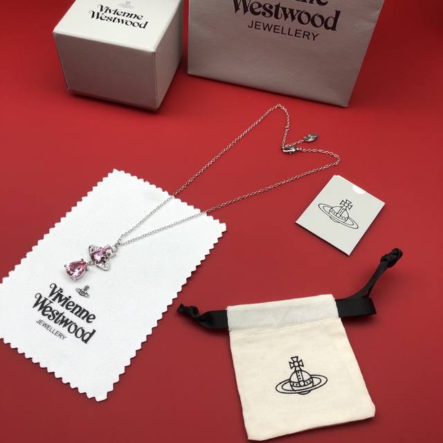 Vivienne Westwood西太后项链顶级最高版本 重磅来袭通过关系搞到一批海关扣押的西太后项链 全球最火的款式之一 可以承载岁月的经典之作 永不过时 独
