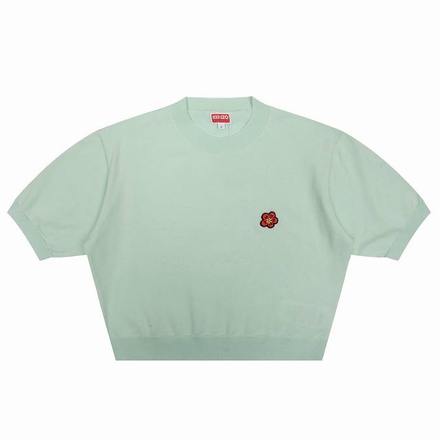 Kenzo海棠花纯色刺绣小Logo基础经典女款针织短袖T恤 胸前海棠花点缀个性十足 复古时髦法式风直接拿捏 直筒宽松版型宽容性 % 干净利落容纳下任何身材 难得