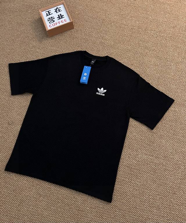 顶端刺绣品质阿迪达斯Adidas 三叶草短袖宽松男女同款情侣款 采用抗菌260克新疆长绒棉重磅面料 透气舒适 怎么洗都不起球透气轻柔的短袖 让您穿着舒适一整天