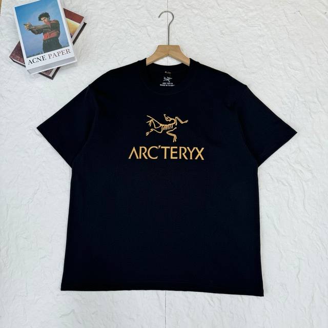 arc'teryx始祖鸟 个性字母Logo 休闲运动短袖T恤 -前幅的图案是始祖鸟设计款 印花采用进口胶浆工艺 经过对印刷网版进行技术处理 加了牢固度同时从而使