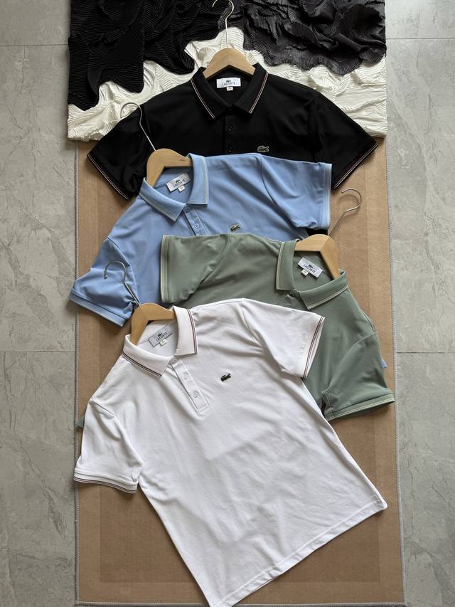 lacoste 法国鳄鱼 贴布Logo 初夏新选 百搭撞色翻领polo衫 甄选高支精梳棉与氨纶混纺面料 手感柔软细腻 具备良好的弹性与透气性 无论是日常通勤 还