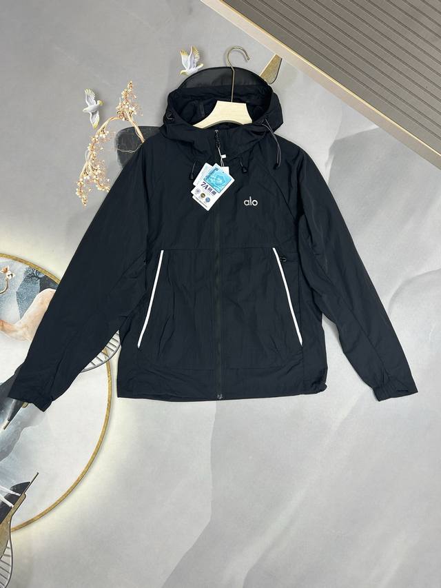 Alo防晒衣情侣男女同款 25Ss最新款Alo 轻量透气连帽皮肤衣防晒衣夹克外套 定位激光网眼 面料清爽透气不粘身 非常轻薄 内里全部包边工艺 松紧袖口 活动自