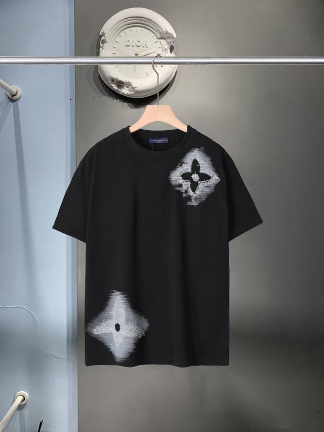 Louis Vuitton 路易威登 2025Ss春夏限定款Lv驴家胸前重工刺绣花朵加透视特种印花复合工艺 百搭圆领短袖T恤男女同款 280G长绒棉短袖面料 舒