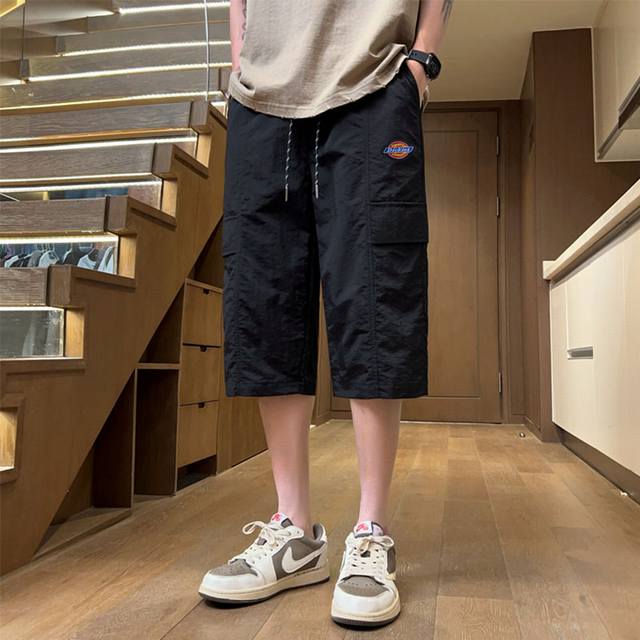 dickies 迪克斯七分裤 夏季新一代速干轻薄短裤 极品梭织面料 手感顺滑速干排汗轻薄透气 而且还具抗备皱 高弹性不形变的特性 炎炎夏日非常舒服 简单大气 大