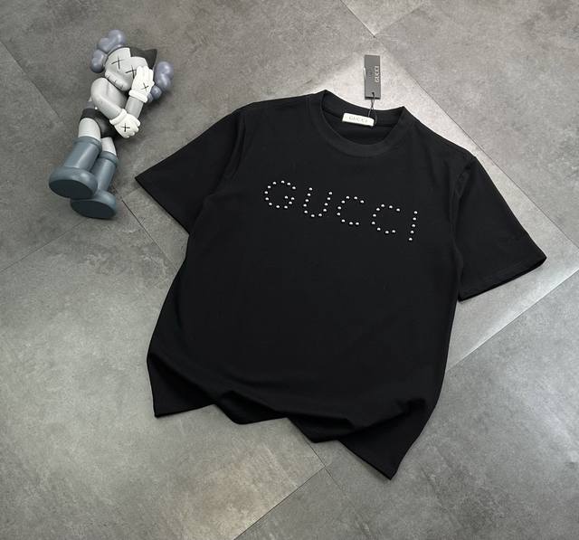 潮牌 Gucci古驰铆钉圆珠圆领短袖T恤 240G双纱潮牌专用棉 纹理清晰 质感满满 同缸定染1 1无色差精密纯棉螺纹 层搭叠穿 自留好货 强烈推荐~所有的辅料